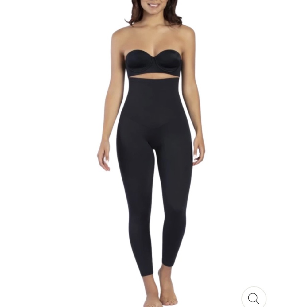 Black high waisted leggings. They contour your body with tight compression.